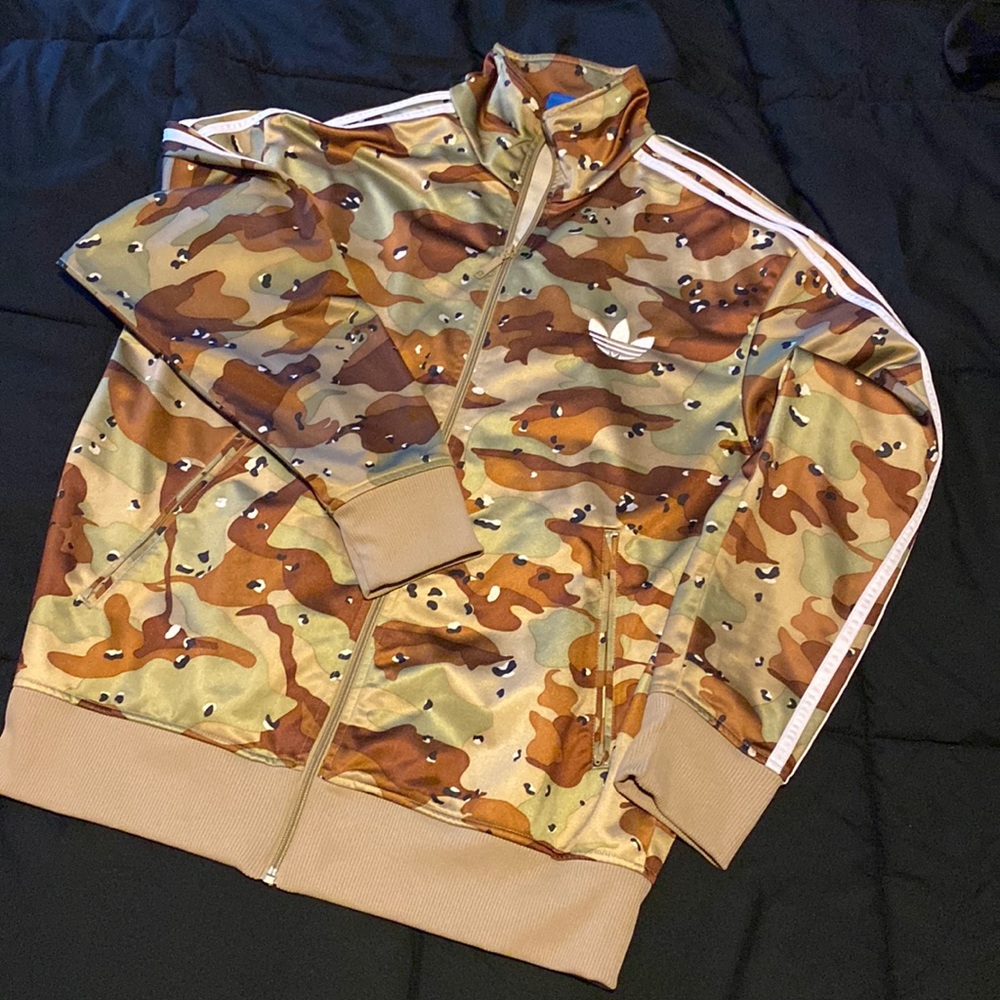 Adidas 3 stripes camo army zip up jacket🔥